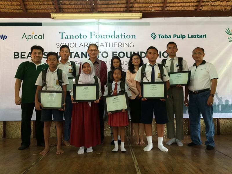 Tanoto Foundation Ikut Tanggulangi Kemiskinan di Sumut Lewat Program Beasiswa - tobasatu - news