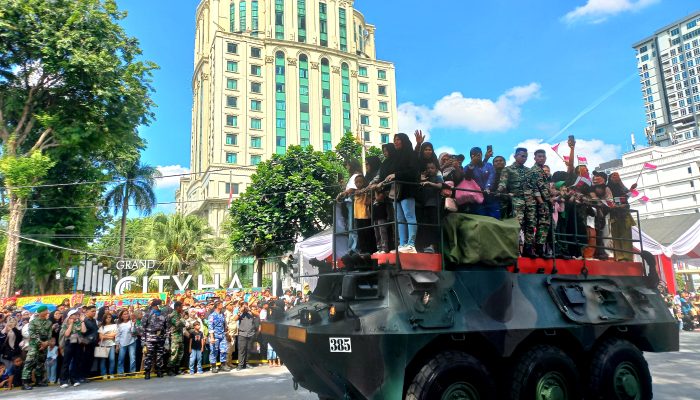 Puncak HUT ke-80 TNI di Sumut, Pameran Alutsista dan Defile Megah Pukau Ribuan Warga di Lapangan Merdeka