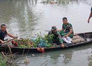 Satgas TMMD dan Warga Berjibaku Melawan Sampah di Sungai Bedera